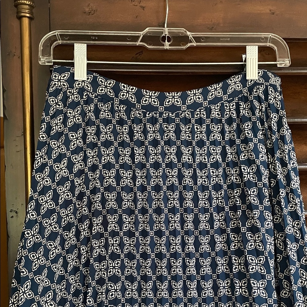 J. Crew Navy and White A-Line Pleated Lined Skirt Size 2 - Picture 2 of 7